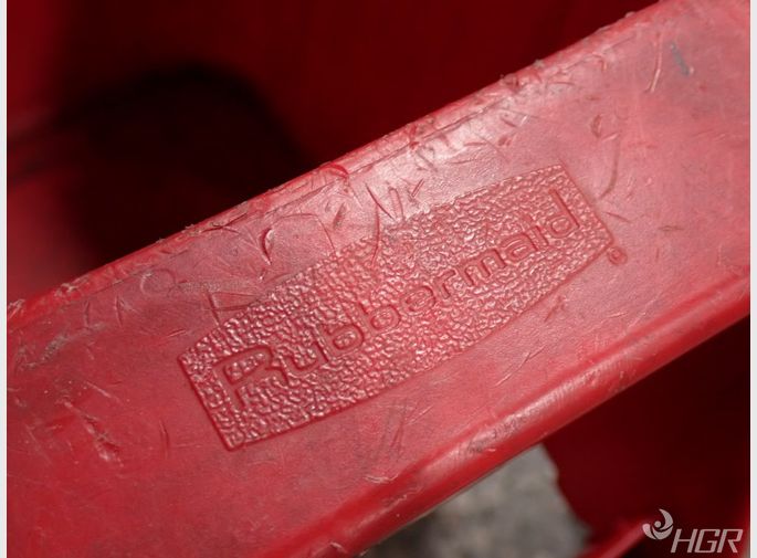 Rubbermaid Trash Bin