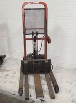 Presto  Electric Straddle Lift 