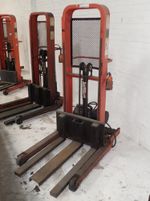 Presto  Electric Straddle Lift 