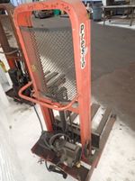 Presto  Electric Straddle Lift 