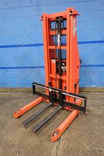 Presto Lifts Electric Straddle Lift