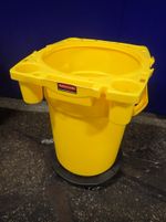 Rubbermaid Portable Trash Can