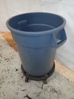 Brute Garbage Can W Caster Base