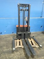 Presto Electric Straddle Lift