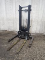 Crown Electric Straddle Lift