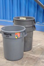 Brute 32 Gallon Container