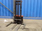 Presto Electric Straddle Lift