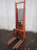 Economy Electric Straddle Lift