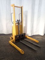Uline Electric Straddle Lift