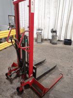 Dayton Hydraulic Straddle Lift