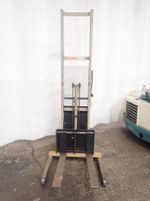 Regal Electric Straddle Lift