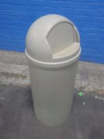 Rubber Maid  Trash Can 