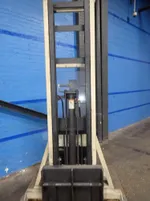 Crown Crown 20mt Straddle Lift