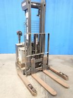 Nissan Electric Straddle Lift