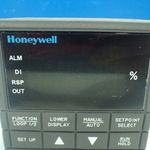 Honeywell Honeywell Dc330bke0b3210000000000 Udc3300 Temp Controller 90250vac