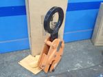 Renfroe Vertical Lifting Clamp