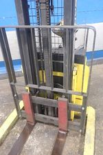 Hyster Electric Walk Behind Straddle Lift