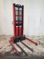 Wesco Hydraulic Straddle Lift