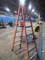  8 Aluminum  Fiberglass Ladder