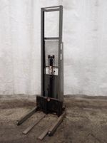 Regal Electric Straddle Lift