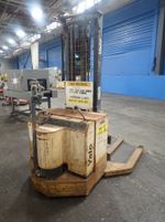 Yale Electric Straddle Lift