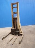 Crown Equipment Electric Straddle Lift