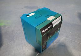 HONEYWELL BURNER CONTROL SYSTEM   -  RM7838B1013