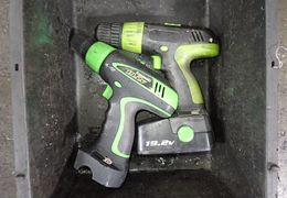 CORDLESS DRILLS