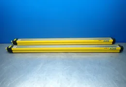 SICK PAIR OF SAFETY LIGHT CURTAINS  -  XC40E-0903A0A0CBA0