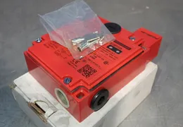 TELEMECANIQUE SENSOR SAFETY INTERLOCK SWITCH  -  XCSE7333