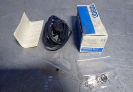 OMRON PHOTOELECTRIC SWITCH   -  E3S-AD62