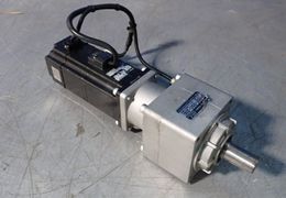 OMRON SERVO MOTOR  -  R88M-W20030H-B