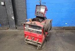 LINCOLN ELECTRIC 300 A WELDER   -  CV-300
