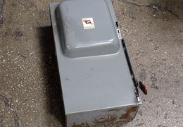 GENERAL SWITCH CO 200 AMPS SAFETY SWITCH  -  2003NTI
