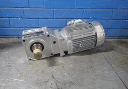 SUMITOMO DRIVE TECHNOLOGIES 3/4 HP GEAR DRIVE  -  RNFM508-1320LYBX1-30