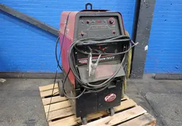THE LINCOLN ELECTRIC CO 275 AMPS WELDER  -  PRECISION TIG 275