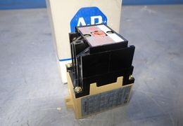 ALLEN-BRADLEY AC RELEY  -  700-PK200A1 B