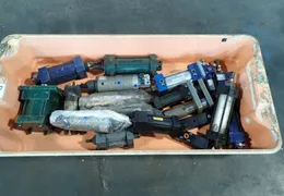 PNEUMATIC CYLINDERS