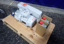 LEYBOLD 1.10 KW VACUUM PUMP  -  SV28BI 960273