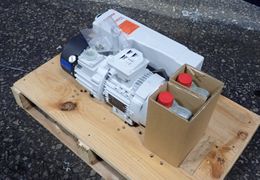 LEYBOLD 1.10 KW VACUUM PUMP  -  SV28BI 960273