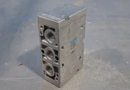 FESTO 13.7 - 145 PSI PNEUMATIC VALVE  -  J-5-3/8-B