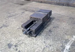 KURT 11.5" X 6" VISE