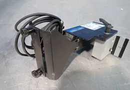 INSTRON EXTENSOMETER  -  4200