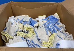 GLOVES WITH GRIP