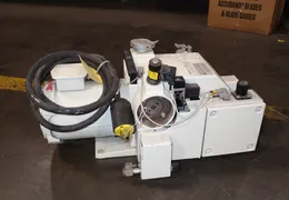 LEYBOLD-HERAEUS VACUUM PUMP   -  D16BCS