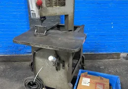 ROLL-IN 18.5” X 30.5” VERTICAL BAND SAW