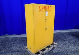 LYON 45 GAL FLAMMABLE LIQUID STORAGE CABINET