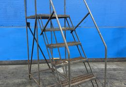 6 STEPS PORTABLE STAIRS