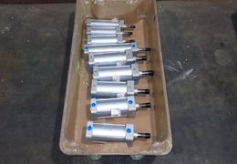 SMC 250PSI PNEUMATIC CYLINDERS.