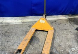 GLOBAL INDUSTRIAL 5500 LBS PALLET JACK